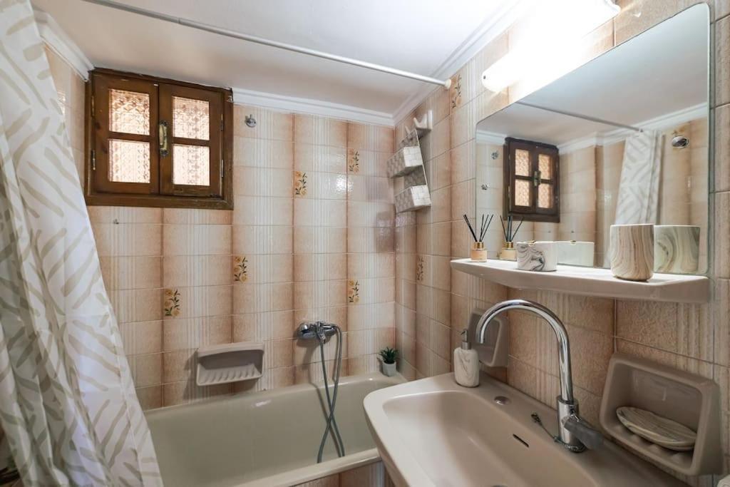 Seaside Escape Apartment Saronida ภายนอก รูปภาพ