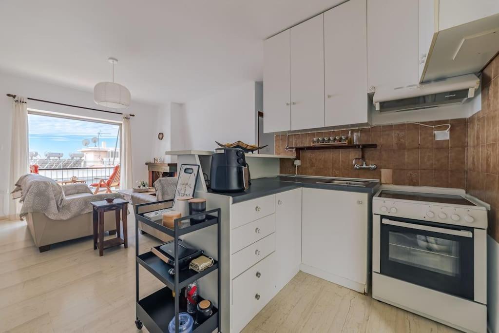Seaside Escape Apartment Saronida ภายนอก รูปภาพ