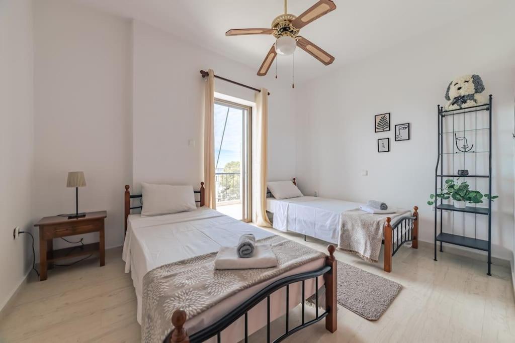 Seaside Escape Apartment Saronida ภายนอก รูปภาพ