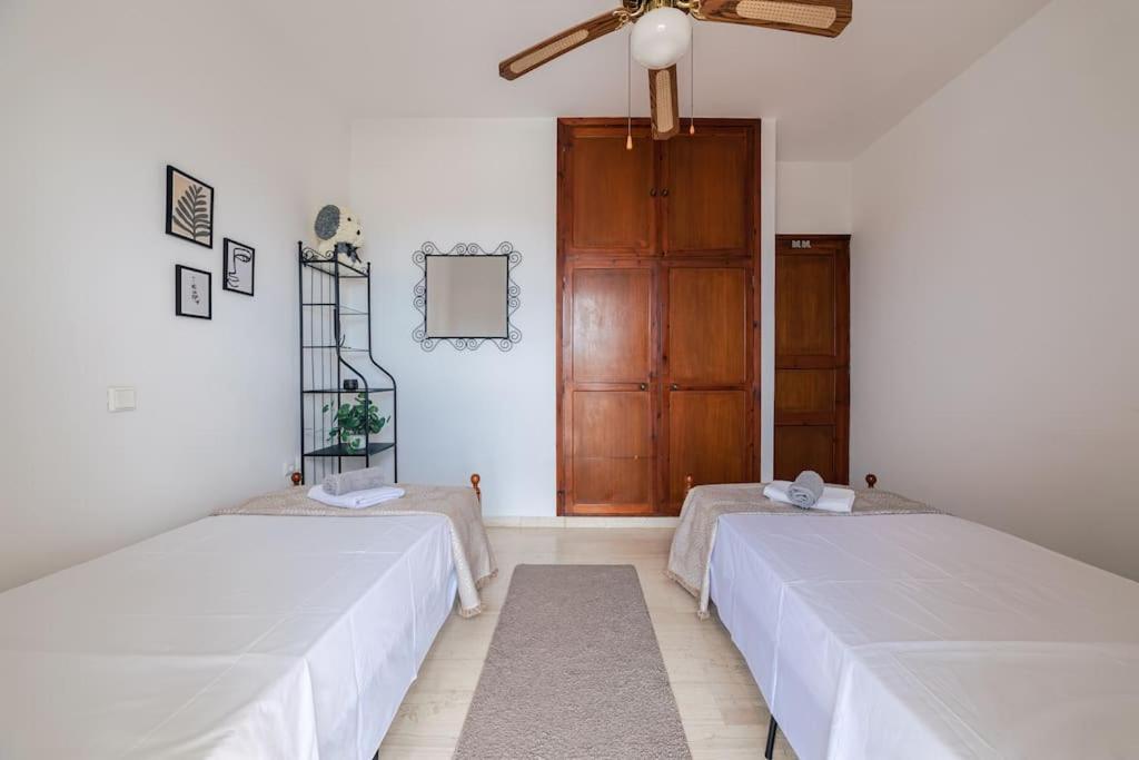 Seaside Escape Apartment Saronida ภายนอก รูปภาพ